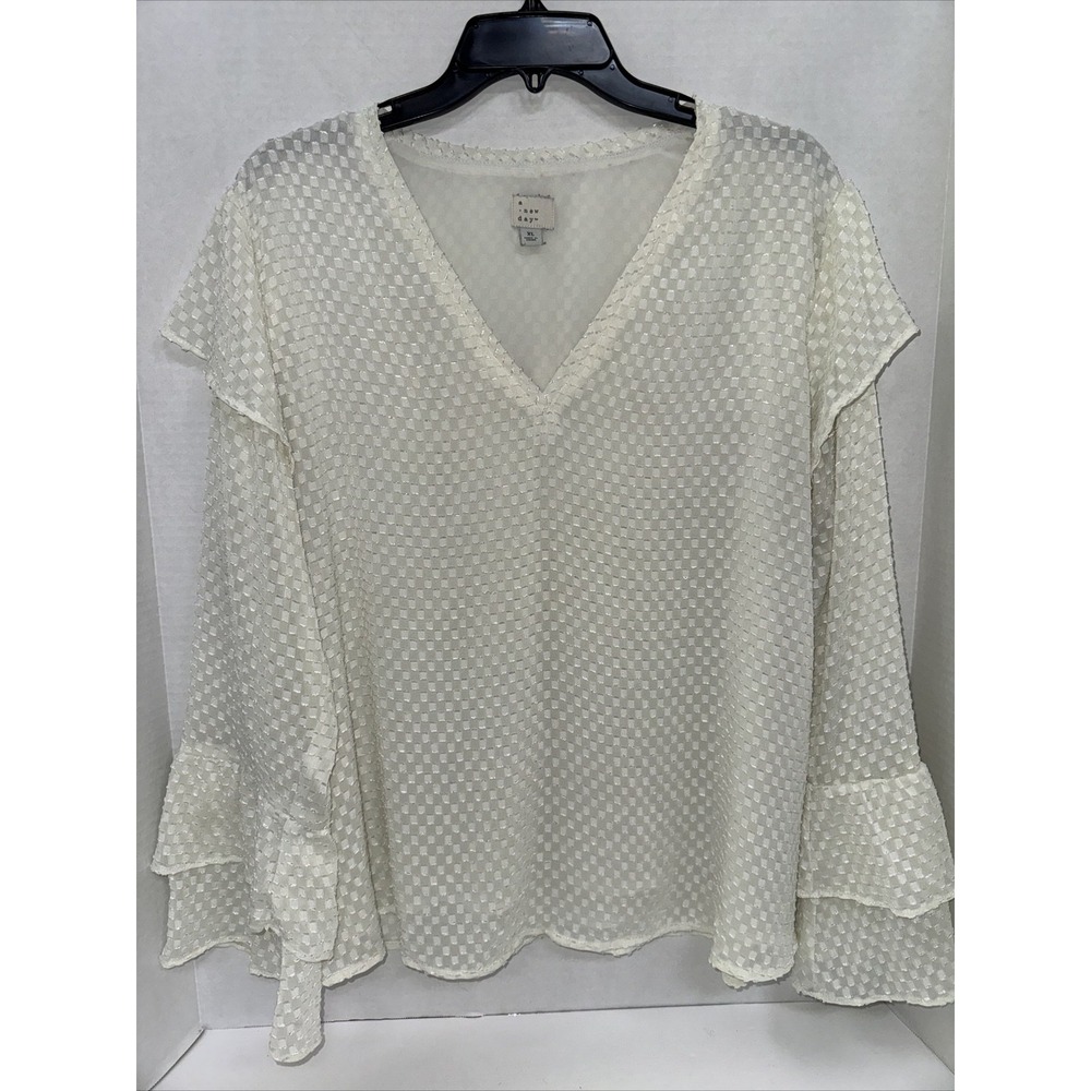 A New Day Shirt Women's Size XL beige Long Sleeve Textured V Neck Blouse